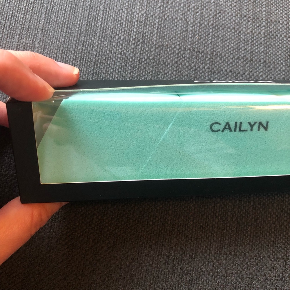🍀4/$20 box of 7 Cailyn triangular makeup blending sponges